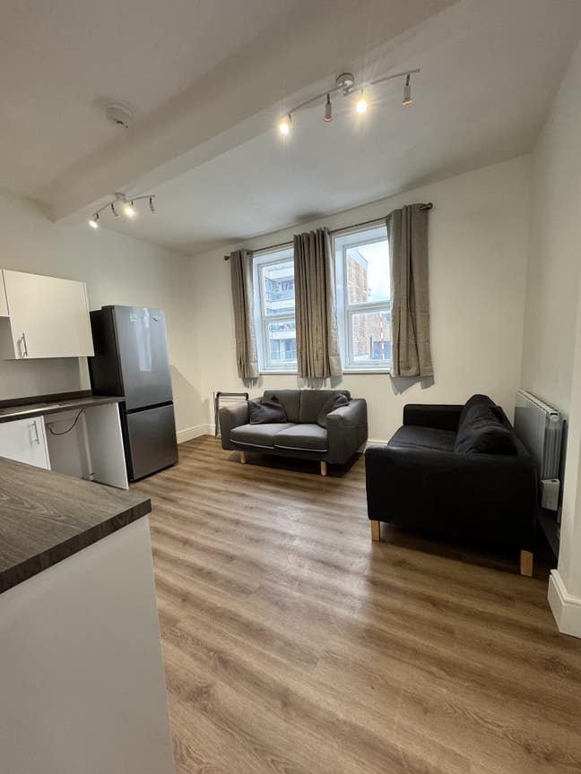 Bright double room ~ friendly flat Hammersmith  Main Photo