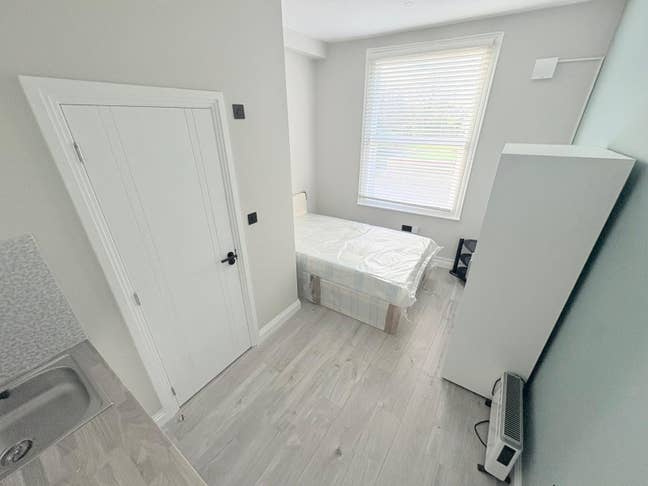 DSS-Studio Flat Available in Surbiton Kingston KT6 Main Photo