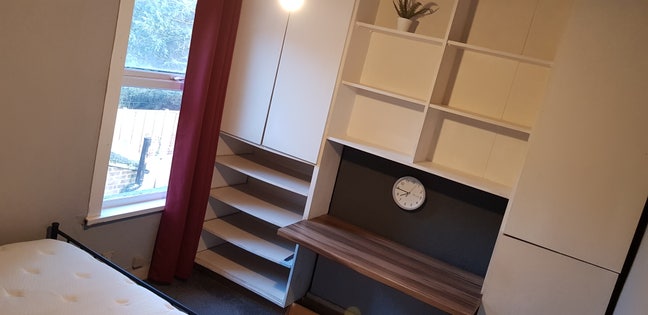 Room to let in shared 3 bedroom house Main Photo