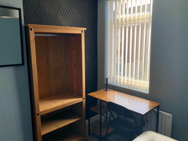 Single room with double bed. Quite, Chill House Main Photo