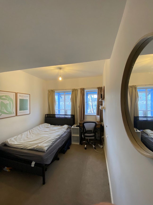 Double room in a shared house  Main Photo