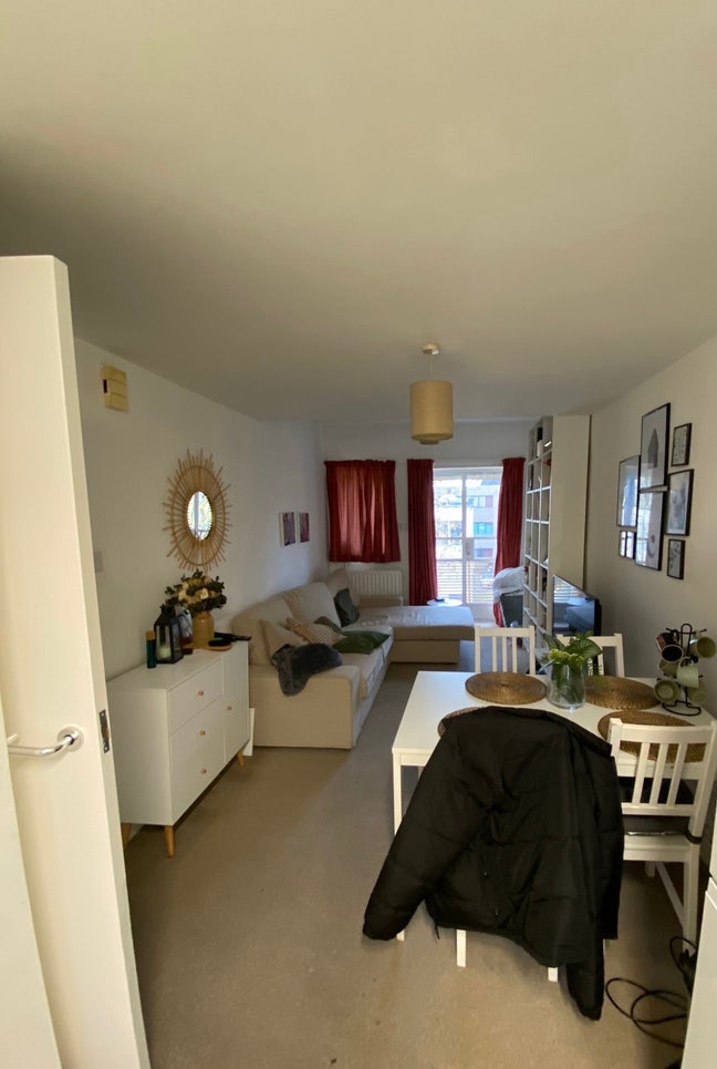 Double room in a shared house  Main Photo