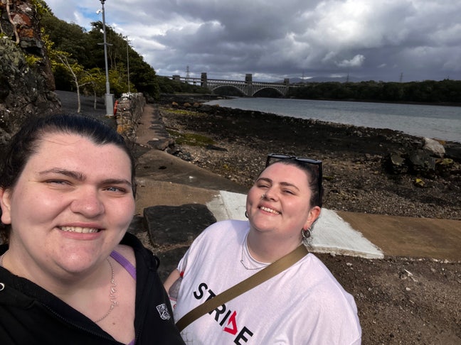 Sisters searching for a house/flat Main Photo