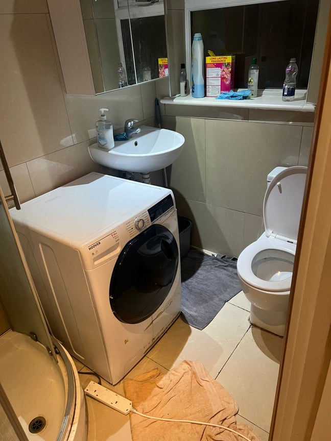 Bed space available for a girl ..  Main Photo