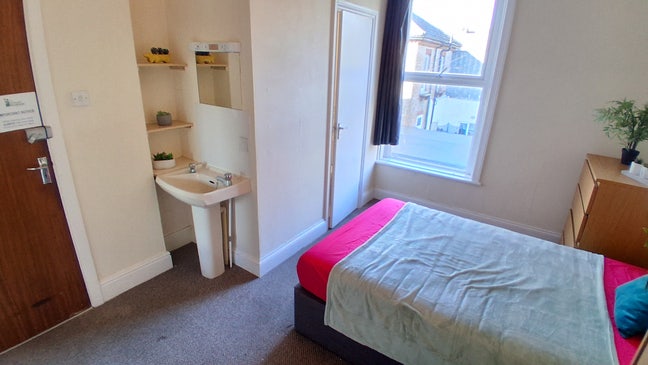 Cheap rooms in great accommodation!  Boscombe Main Photo
