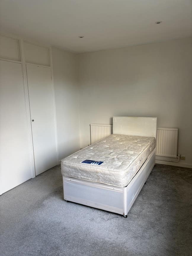 Large spacious room with plenty of storage space  Main Photo