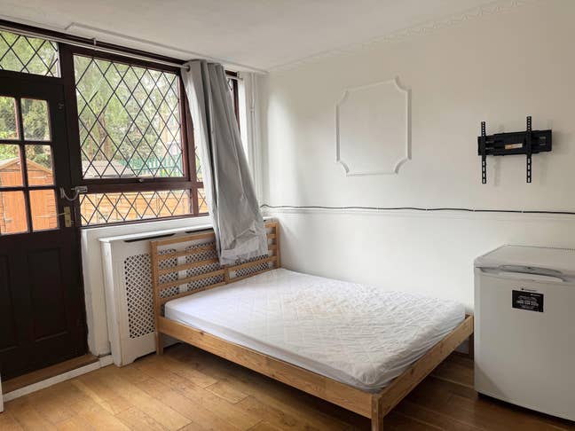 Spacious double room with garden in Hoxton Main Photo
