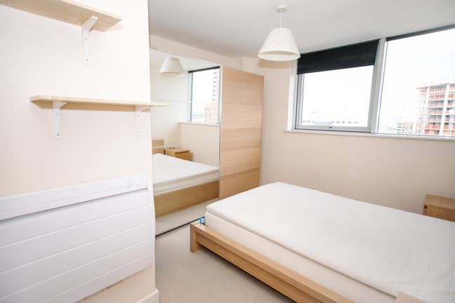 Bright double room | Zone 2 | Professionals | E14 Main Photo
