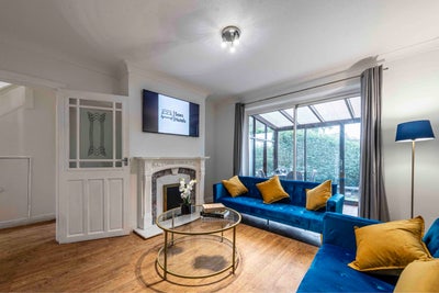 Cozy Home in Stoke on Trent | Free Parking, WiFi Main Photo