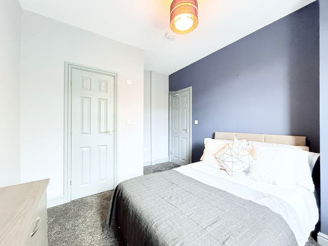 Double Ensuite Room- Old Mill Ln., Barnsley Main Photo