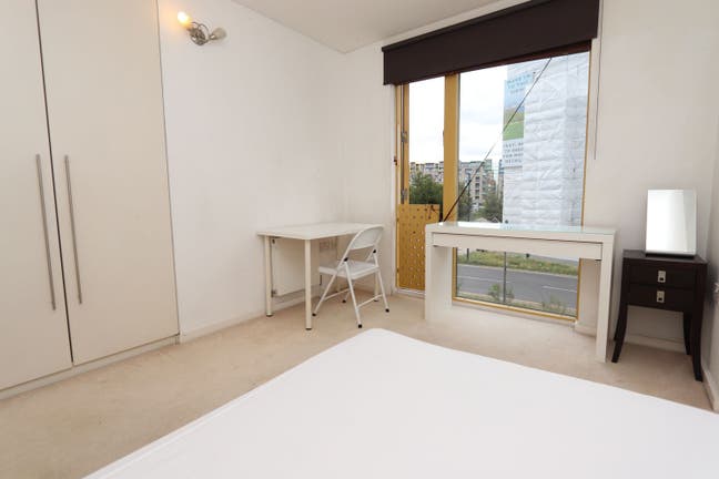 Greenwich Rooms Available- SE10 Main Photo