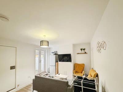 En-Suite Room to Rent Near Hospital  Main Photo