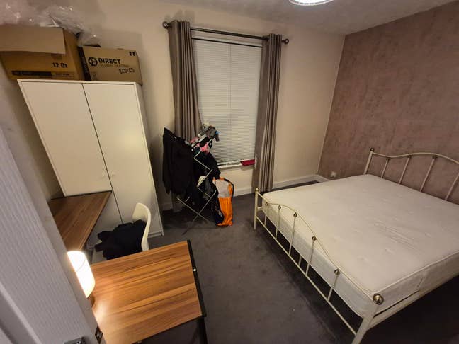 Pleasant double room 5 minutes from Garscadden Main Photo