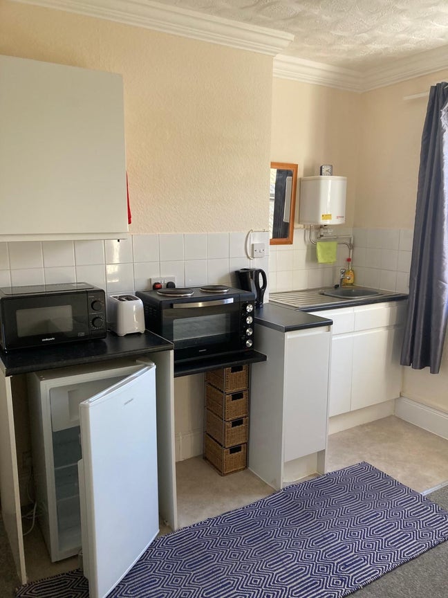 Bedsit in Buckingham Road, Brighton Main Photo