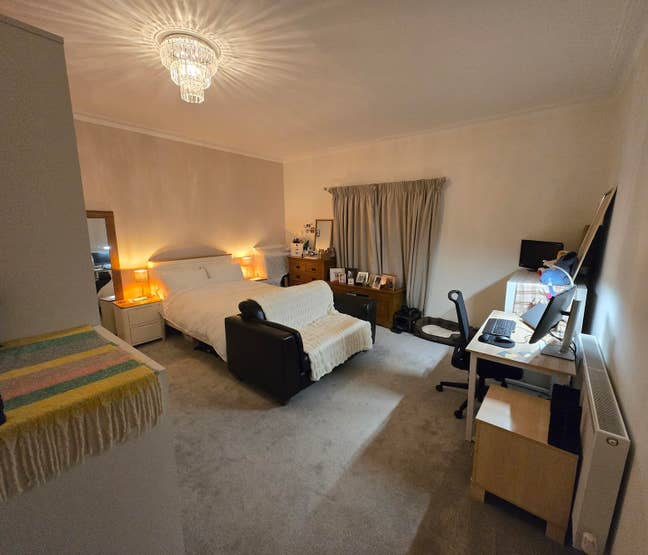 Room rent while we are away with poss. extension  Main Photo