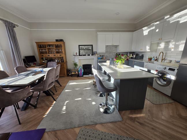 Room rent while we are away with poss. extension  Main Photo