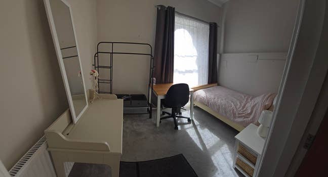 Room rent while we are away with poss. extension  Main Photo