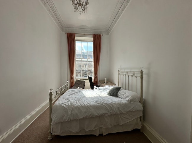 Double Room Available in New Town Flat  Main Photo