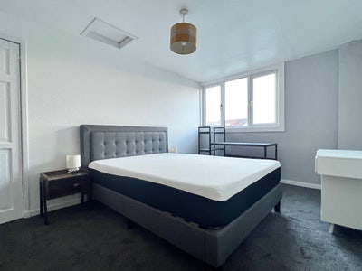 Room Available before Xmas Main Photo