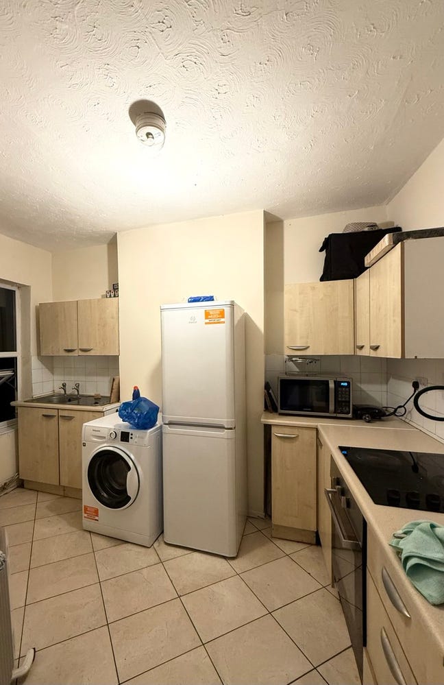 2 rooms available in a 5-bed flat share Main Photo