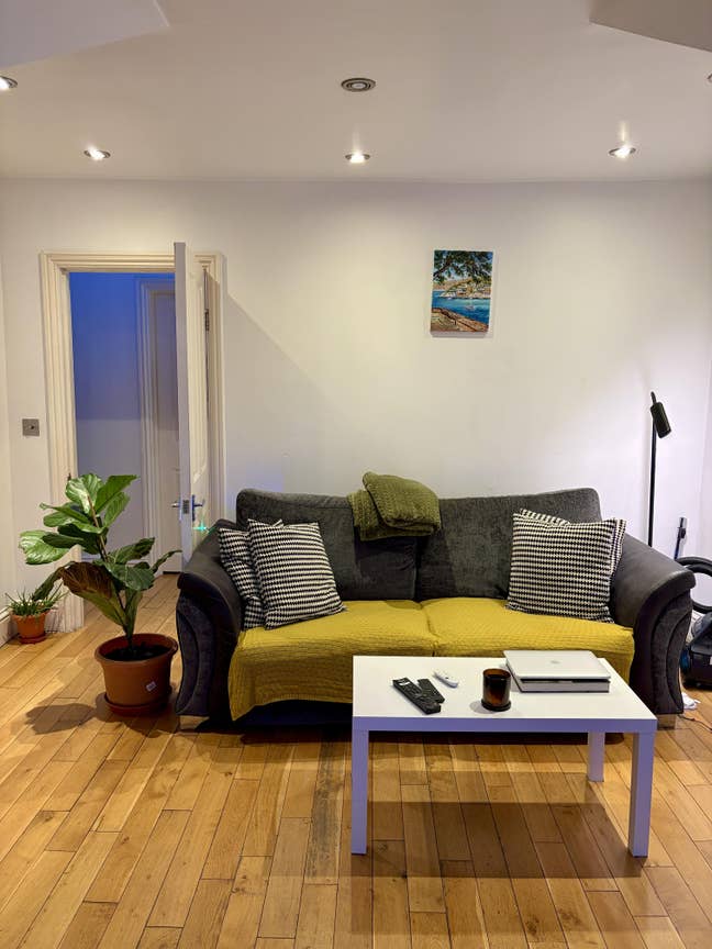 Gorgeous Parkside Two Bed Flat Main Photo