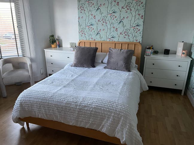 Large spacious room in shared house Main Photo