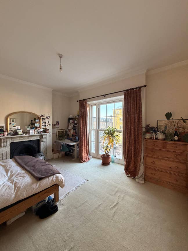 Large queen room in Islington  Main Photo