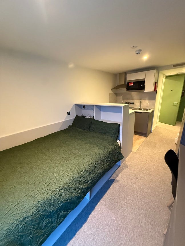 Gold Studio (En-suite, private kitchen) | The Edge Main Photo