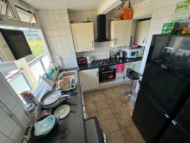 Lovely Single Room in a Prime Location of E1 Main Photo