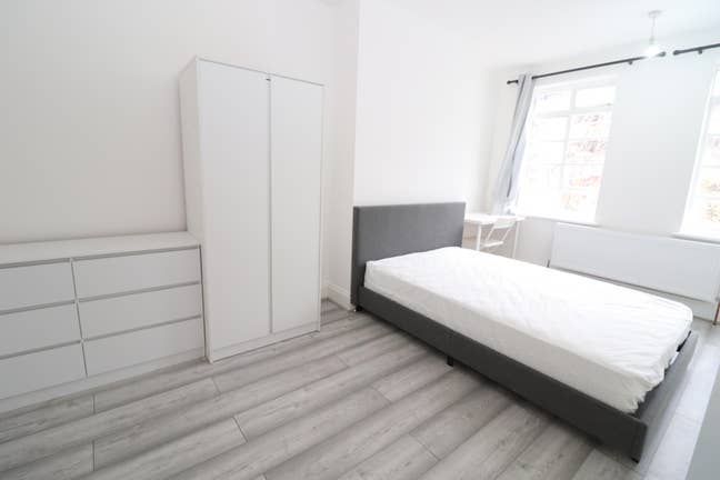 2 Doubles Available Steps from Elizabeth Line Main Photo