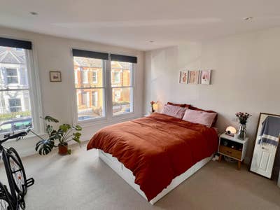 Double room with ensuite and walk-in-wardrobe! Main Photo