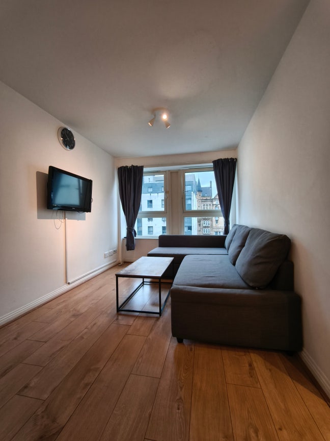 Modern & Compact 4Th Floor 2 Bedroom Flat Main Photo