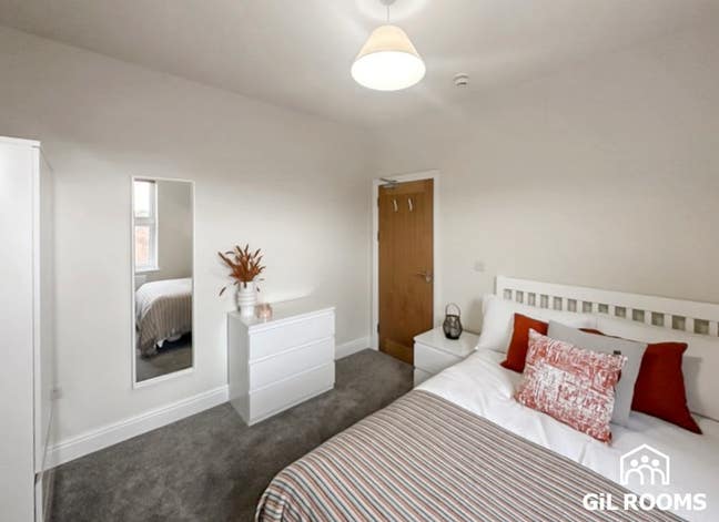 Brand New 6-Bed Professional House  Main Photo