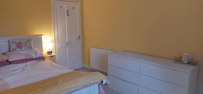 Large room, ground floor flat share with owner Main Photo