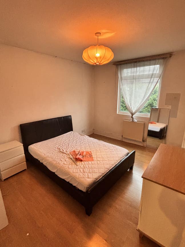 3 beds 2 bathrooms Flat - Honor Oak Park Main Photo