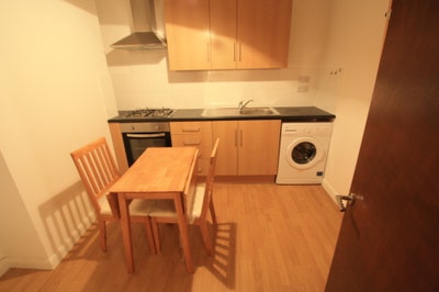 Newly Refurbished Studio in Fulham*Couple Allowed* Main Photo