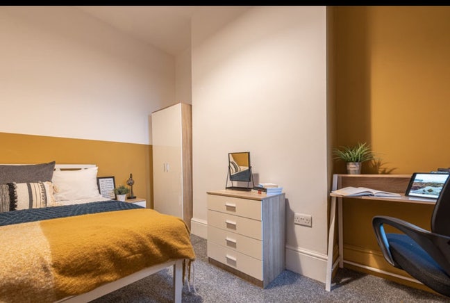 Fully Furnished Room Available Main Photo