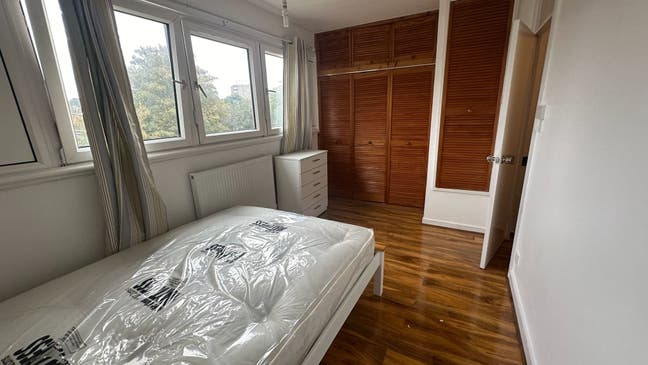 Bright Double Room in Roehampton (22) Main Photo