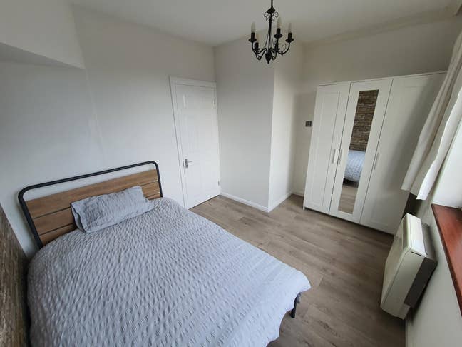 Clean Double Room with Living Room & Conservatory Main Photo