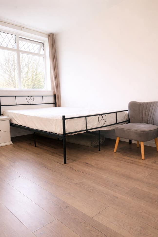 Studio within walking distance to Colindalestation Main Photo