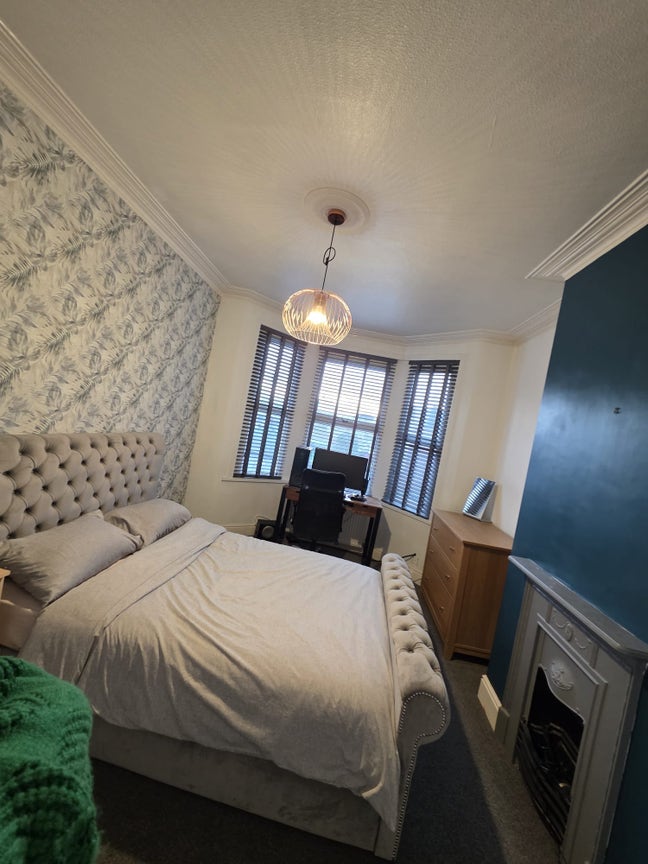 Large Double Room Bills Included NP19 POSTCODE Main Photo