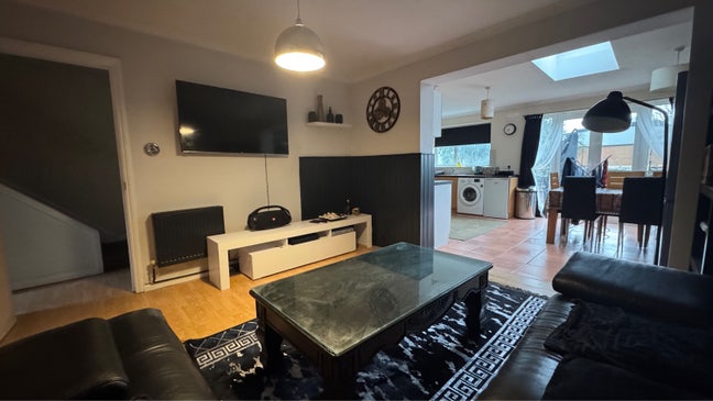 Very nice single room to rent  Main Photo