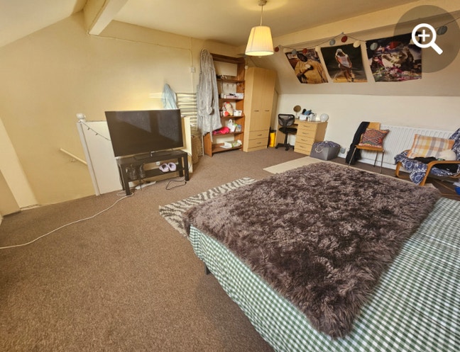 Attic room in shared 4 bed Main Photo