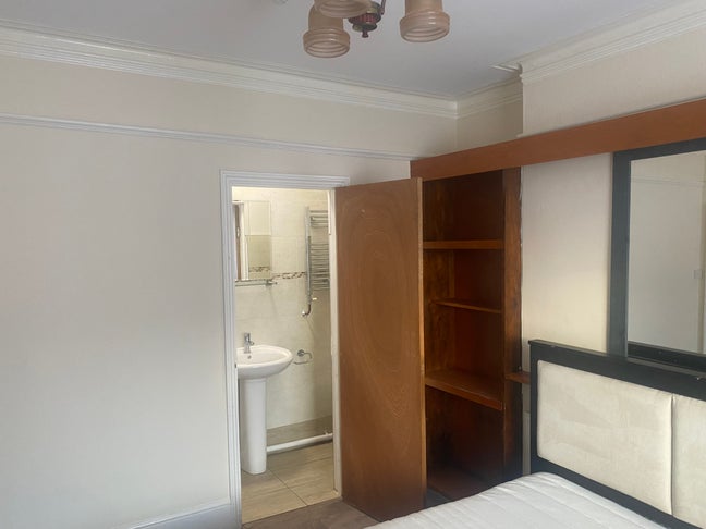 Double sharer ensuite room, bills included  Main Photo