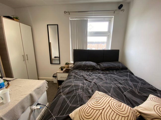 Double Room Available Now B5 Main Photo