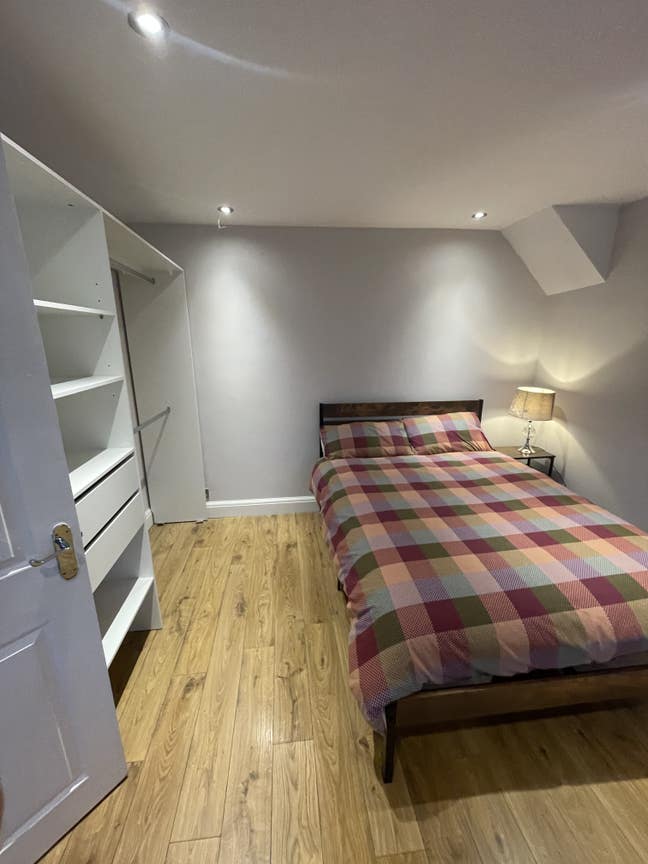 Lovely ground floor front room Main Photo