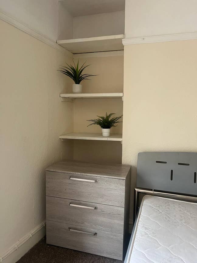 Double bedsit, furnished 2 mins from city centre Main Photo