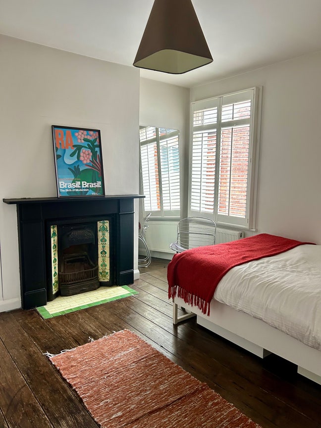 Double room in spacious NW10 2-bed with garden  Main Photo