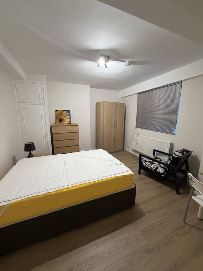 4 bedrooms flat right next to Southwark station! Main Photo