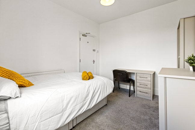 Modern House for Professionals Main Photo